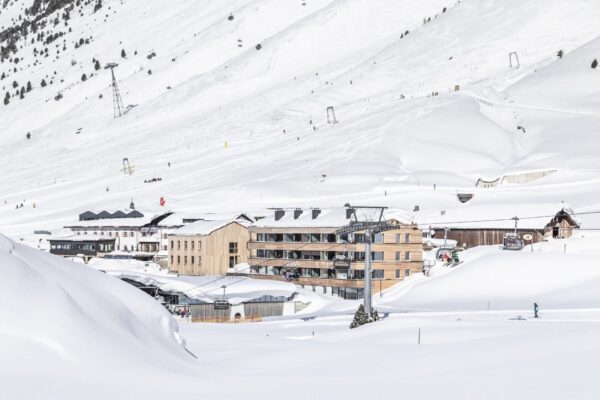 Jagdschloss Resort Außenansicht winter